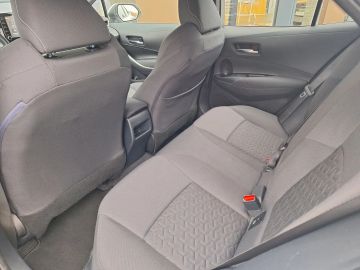 Car image 30