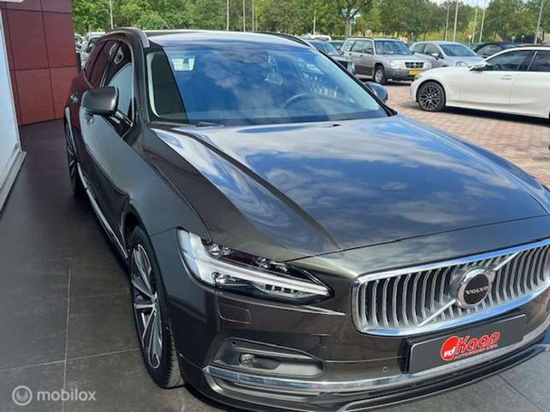 Volvo V90 B4 R 145 kW image number 4