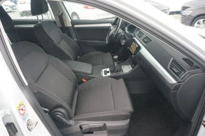 Car image 26