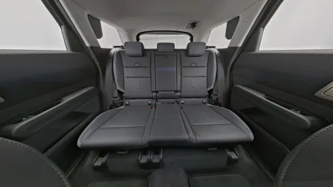 Car image 26