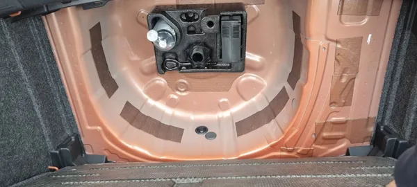 Car image 21