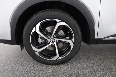 Car image 30
