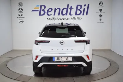 Car image 4
