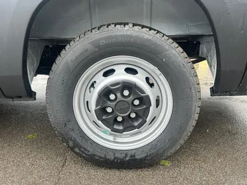 Car image 27