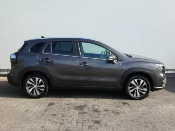 Car image 4