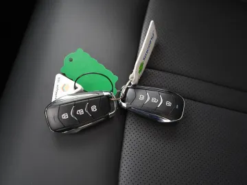 Car image 40