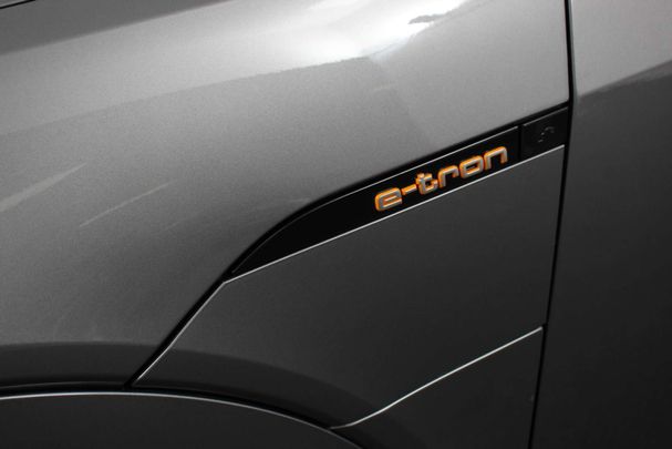 Audi e-tron 55 quattro Advanced 300 kW image number 26