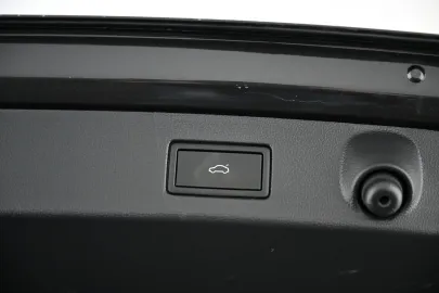 Car image 35