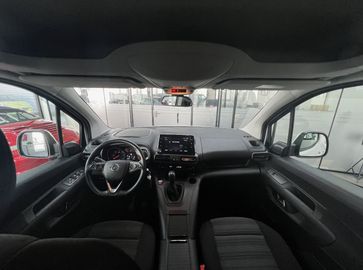 Car image 11