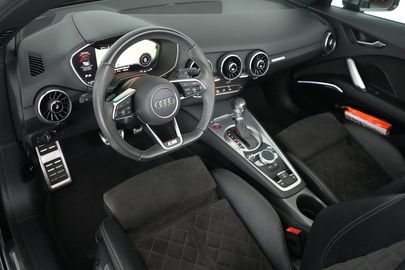 Car image 15