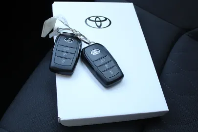 Car image 30