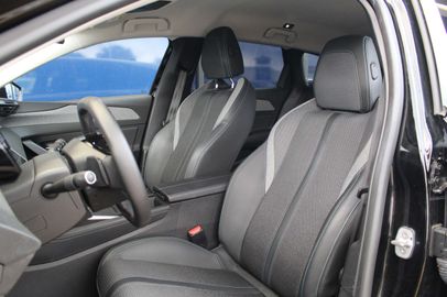 Car image 30