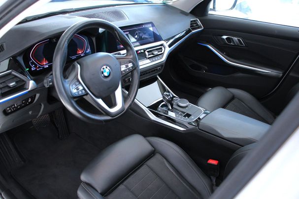 BMW 330d Sport Line 195 kW image number 10