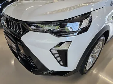 Car image 14