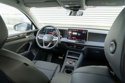 Car image 30