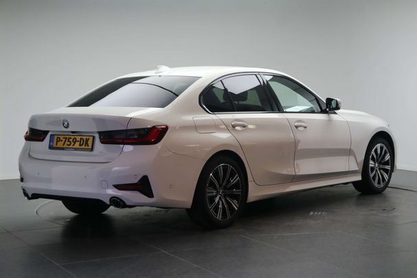 BMW 318i M Sport 115 kW image number 4