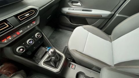 Car image 28