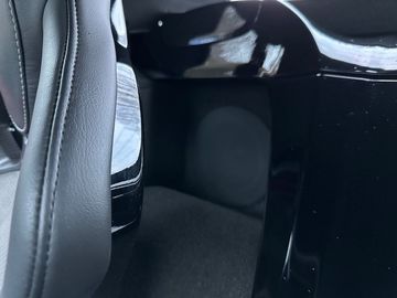 Car image 37