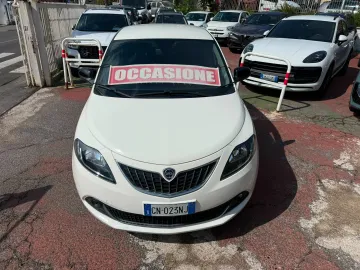 Car image 3