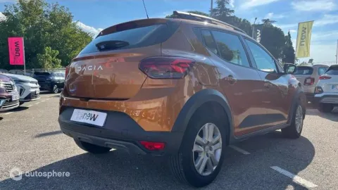Car image 4