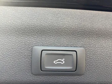 Car image 34