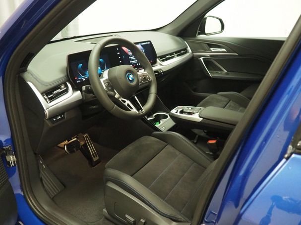 BMW iX1 eDrive20 150 kW image number 6