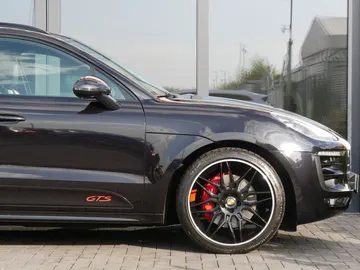 Car image 30