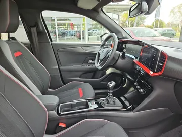 Car image 16