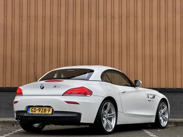 Car image 30