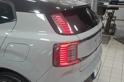 Car image 25