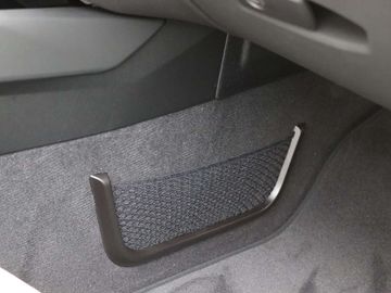 Car image 33