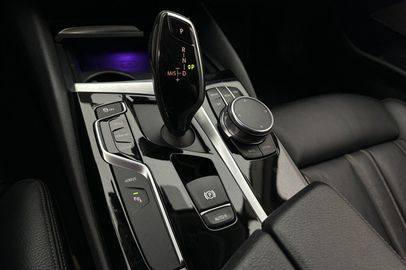 Car image 26