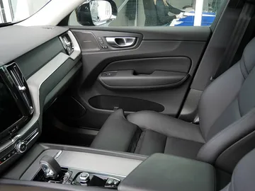 Car image 32
