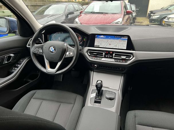 BMW 318i Touring 115 kW image number 4