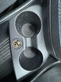 Car image 32