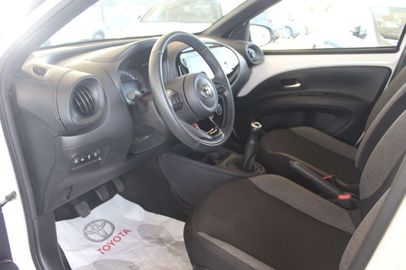 Car image 12