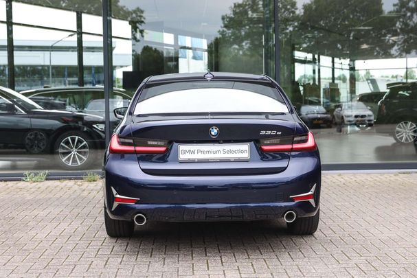 BMW 330e Luxury Line 215 kW image number 6