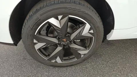 Car image 28