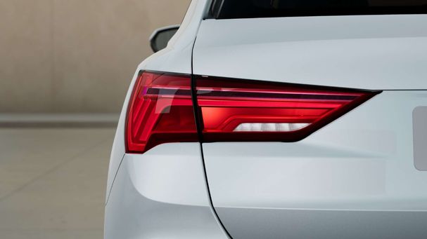 Audi Q3 35 TFSI S-line 110 kW image number 4