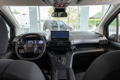 Car image 34