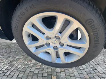 Car image 22
