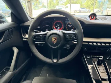 Car image 38