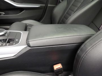 Car image 33