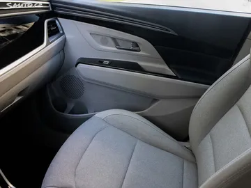 Car image 30