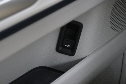 Car image 35