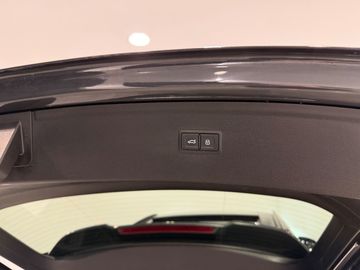 Car image 32