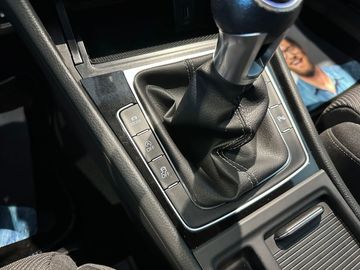 Car image 29