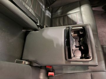 Car image 37