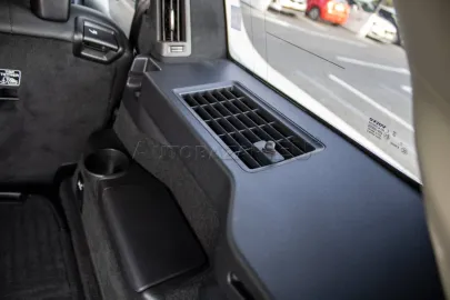 Car image 61