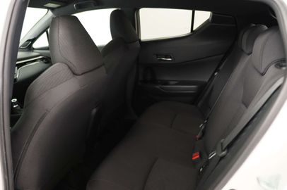 Car image 30